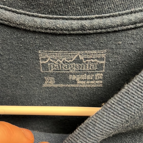 Patagonia men’s extra small tee - Picture 3 of 6